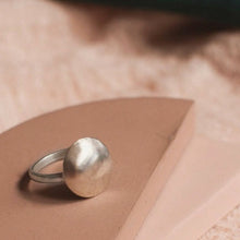 Load image into Gallery viewer, SILVER DOT DISC RING